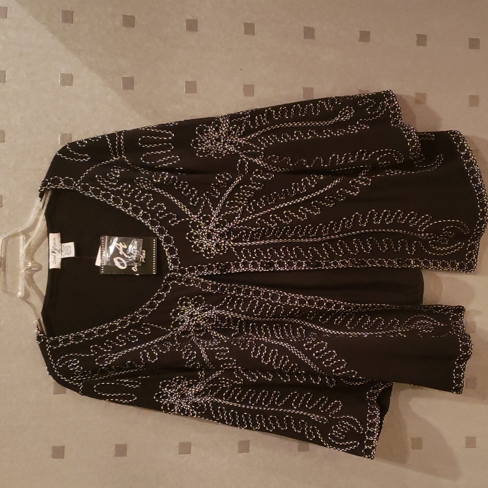 OA Plus Sweater Jacket embroidery flowers black & white, Size 3X